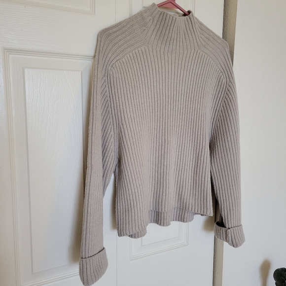 H&M beige turtleneck sweater - Picture 3 of 8